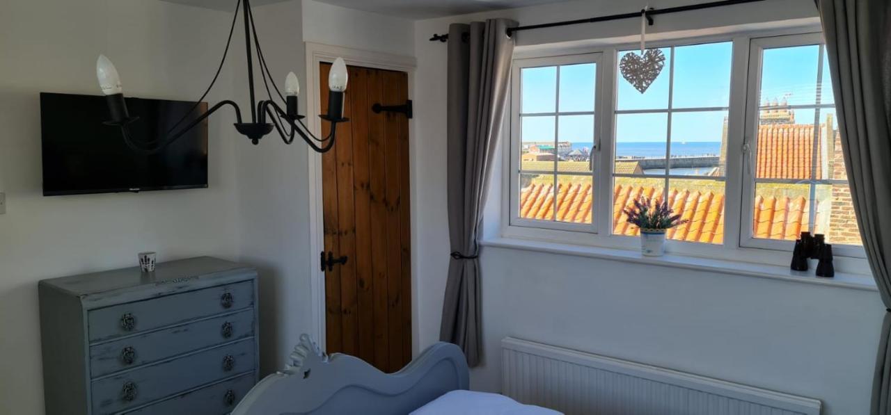 The Hideaway Villa Whitby Exterior photo